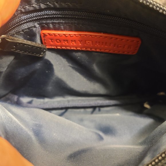 TOMMY HILFIGER WRISTLET - Picture 5 of 7